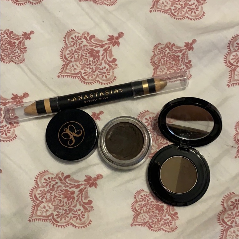 makeup - Picture 2 of 2